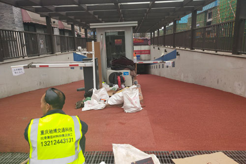 弹子石蓝光COCO停车库
